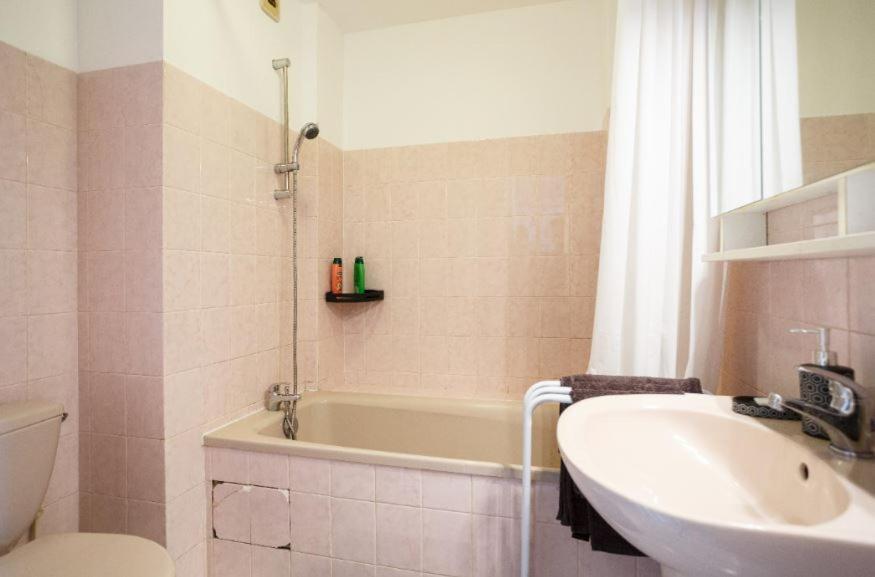 Appartement Cozy: 10/15 Min Des Champs Elysee Sartrouville Bagian luar foto