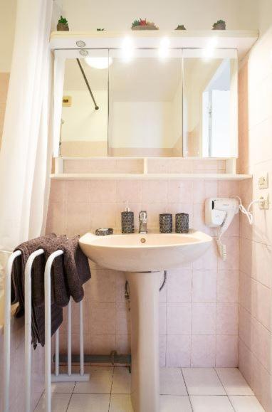 Appartement Cozy: 10/15 Min Des Champs Elysee Sartrouville Bagian luar foto