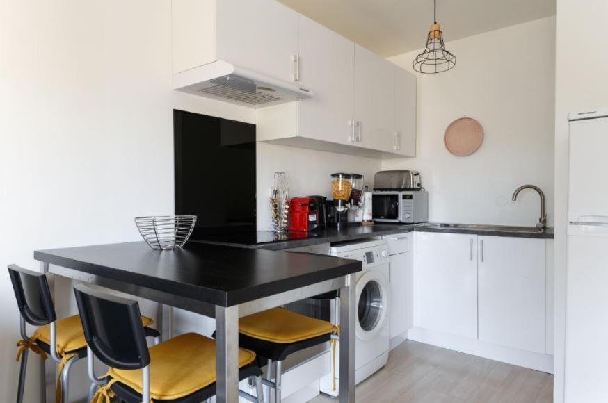 Appartement Cozy: 10/15 Min Des Champs Elysee Sartrouville Bagian luar foto